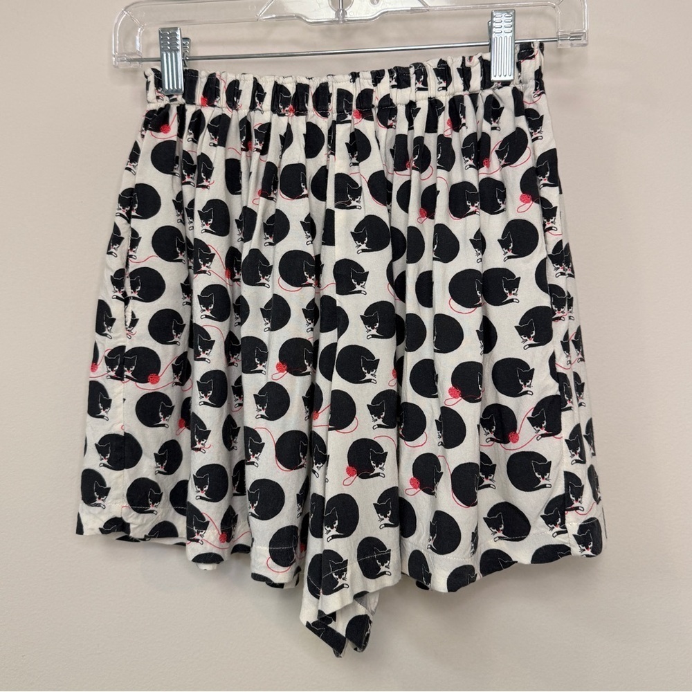 Johnnie B by Boden: Girls Black & White Cat Print Pull-On Shorts, Size 11-12Y
